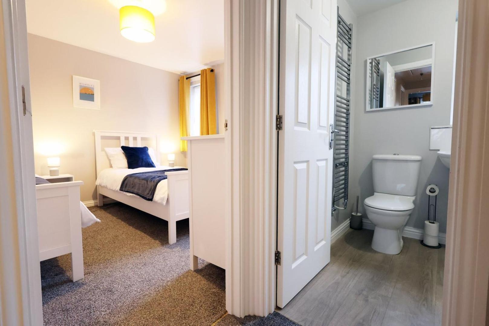 דירות Relaxing 2-Bed Coastal Escape In פורט טלבוט מראה חיצוני תמונה